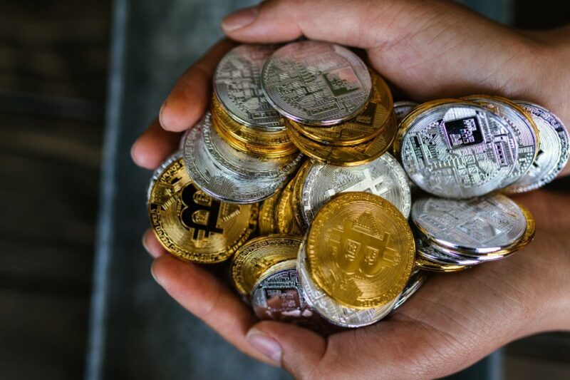 Bitcoin की कीमत $103,000 के ऊपर, अधिकांश altcoins में सुधार से बढ़ी