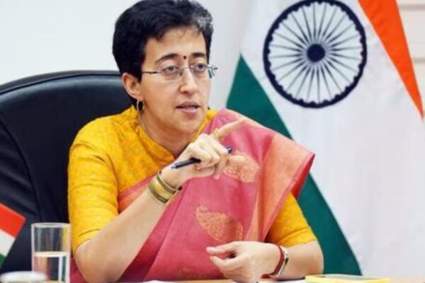 दिल्ली विधानसभा में हंगामा: AAP के चार विधायक मार्शल द्वारा बाहर किए गए