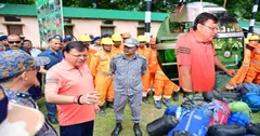 मुख्यमंत्री धामी ने राहत कार्यों की समीक्षा की: NDRF-SDRF और प्रशासनिक अधिकारियों के साथ बैठक, खाद्यान्न आपूर्ति को लेकर जारी निर्देश