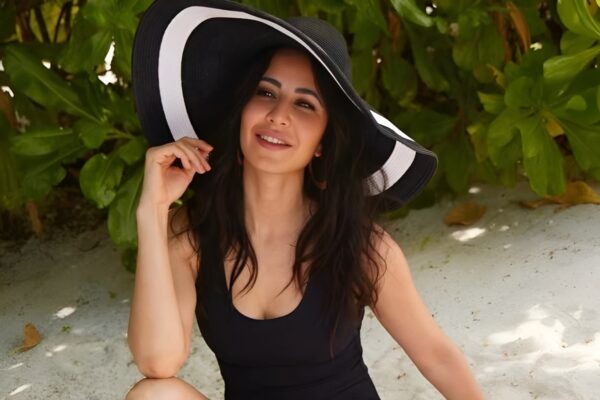 “Fashion: हैट्स की 8 क्लासिक और अनोखी स्टाइलिश पसंदें जिन्हें आप पसंद करेंगे”