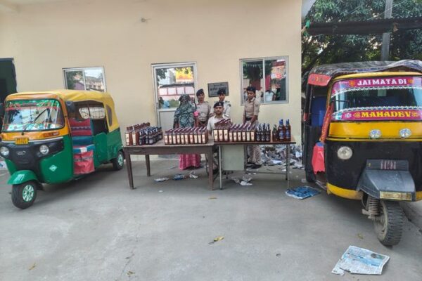 Bihar News: Drug के खिलाफ सन्हौला पुलिस की कार्रवाई, एक महिला तस्कर गिरफ्तार, 2 ऑटो समेत 266 बोतल शराब जब्त