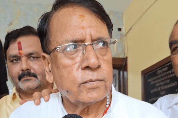 MP News: Congress विवाद – पूर्व मंत्री पीसी शर्मा का बयान, “कोई ताकत दिग्विजय सिंह को कहीं जाने से रोक नहीं सकती”