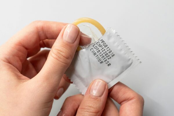 Condoms की वास्तव में एक्सपायरी होती है? जानें क्या है सच्चाई
