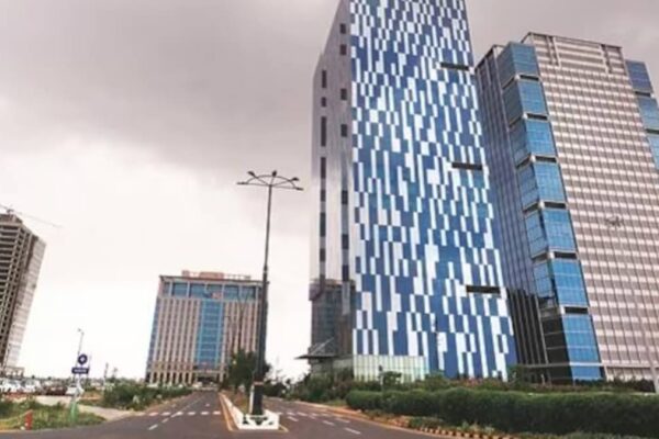 GIFT City: PwC सर्वे में वैश्विक व्यापार केंद्र के रूप में उभरता, लेकिन पारंपरिक वित्तीय केंद्रों से मेल खाने में पीछे