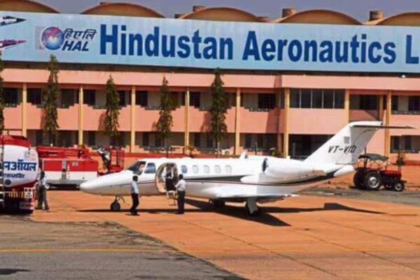HAL Share Price Target: CLSA का 15% उछाल, Tejas Mk1A मील का पत्थर – खरीदें, बेचें या रोकें?