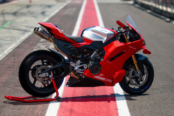 2026 Ducati Panigale V4 R: 239 हॉर्सपावर के साथ सुपरबाइक की नई परिभाषा