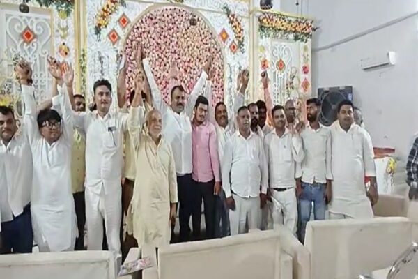 “Opposition: त्रिस्तरीय पंचायती व्यवस्था की मजबूती के लिए मुखिया का विरोध, पंचायत भवनों की पुरानी दर पर उठे सवाल”
