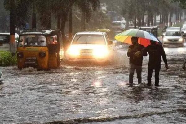 Heavy Rain: दिल्ली-एनसीआर में आईएमडी ने जारी किया ‘ऑरेंज अलर्ट’, एयर इंडिया और आकासा ने जारी की यात्रा सलाह