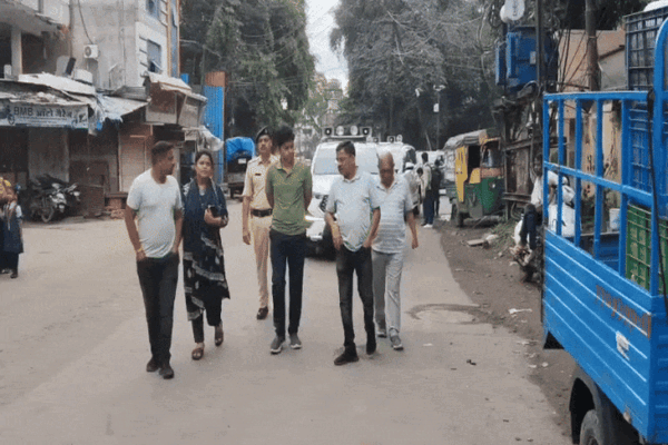 Indore News: इंदौर निगम आयुक्त ने किया शहर का दौरा, ग्रीन वेस्ट और अटाला देख नाराज हुए, मालवा मिल ब्रिज के पास दीवार बनाने के दिए निर्देश
