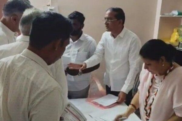 Congress: राजस्थान में कांग्रेस जिलाध्यक्ष बनने के लिए 20 से ज्यादा नेताओं ने भरी हुंकार, 20 अक्टूबर तक कर सकेंगे आवेदन