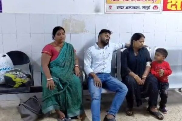 Accident: जमुई में ट्रक से टकराई बाइक, पति-पत्नी घायल, ससुराल से लौटते समय हुआ हादसा, स्थानीय लोगों ने पहुंचाया अस्पताल