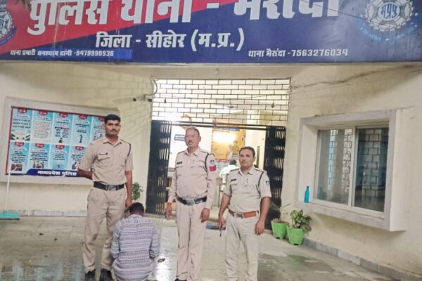 Theft: MP में सीहोर में 5 दुकानों में चोरी, आरोपी गिरफ्तार; इंदौर में खर्च किए चुराए गए पैसे, पुलिस ने बरामद किया सामान