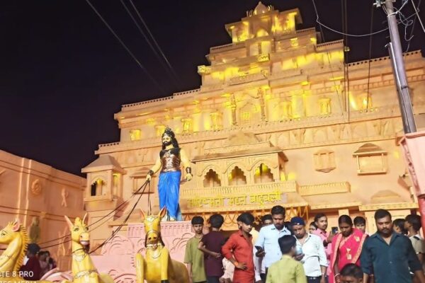 “Bihar News: Mahishmati महल की तर्ज पर दरभंगा में 35 लाख की लागत से 600 कारीगरों ने 2 महीने में तैयार किया पंडाल”