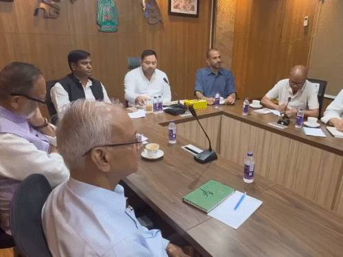 Bihar News: ‘Shubh शुभ बोलो, हम ही डिप्टी सीएम बनेंगे’: महागठबंधन की बैठक से बाहर निकल मुकेश सहनी बोले, राजेश राम बोले- सीटों पर सबकी सहमति बनी है