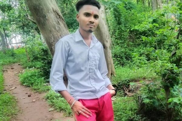 Accident: राजस्थान में कार को टक्कर मारने के बाद खंभे से टकराई पिकअप, ड्राइवर की मौत; पोस्टमॉर्टम के बाद परिजनों को सौंपा शव