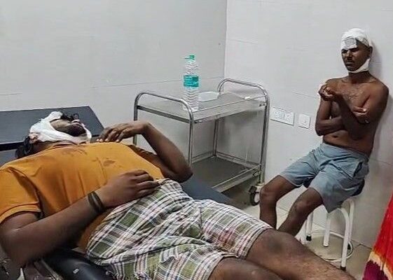 Bihar News: Dispute पर भोजपुर में चबूतरा तोड़ने के विवाद में मारपीट, लाठी-डंडे से 2 लोगों को बेरहमी से पीटा, सिर में गंभीर चोट; गांव के लोगों पर आरोप