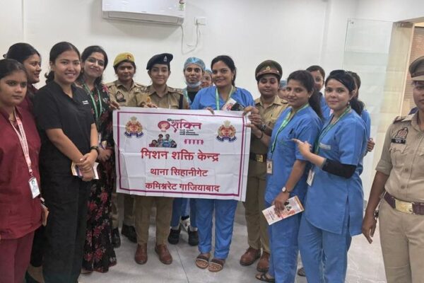 Safety: एसीपी उपासना पांडे ने महिला सुरक्षा के टिप्स दिए, गाजियाबाद में कहा- महिला या छात्राएं असहज महसूस करें तो डायल 112 पर कॉल करें