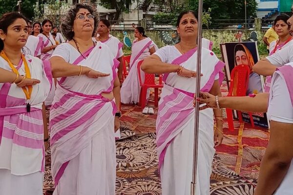 “March” MP News: जबलपुर में राष्ट्र सेविका समिति का पथ संचलन, सात नगरों की 150 महिलाओं ने कदमताल के साथ जगाई राष्ट्रभक्ति की भावना