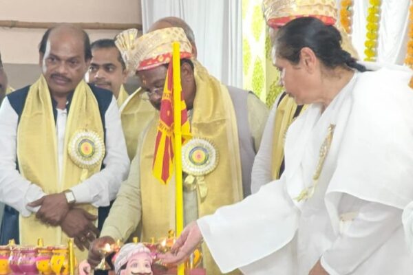 “Organic खेती: धमतरी में कृषि मंत्री रामविचार नेताम ने प्रजापिता ब्रह्माकुमारीज के आध्यात्मिक किसान सम्मेलन में लिया हिस्सा”
