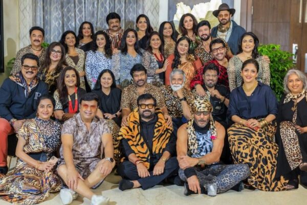 80 के Stars का मिलन: चिरंजीवी, जैकी श्रॉफ, वेंकटेश दग्गुबाती, रेवाथी और अन्य दिग्गजों ने वार्षिक समारोह में एक साथ दी मुस्कान