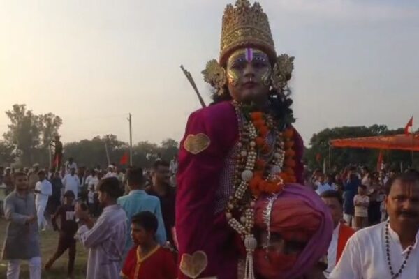 “Kuppi युद्ध: कौशांबी में 246 साल पुराने युद्ध का मंचन, दशहरे पर राम-रावण की सेनाओं ने किया वास्तविक संग्राम”