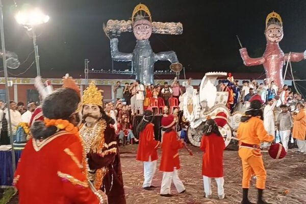 Ravana Dahan: शिवाजी मैदान में 144 साल पुरानी रावण दहन परंपरा, जबलपुर में 51 फीट रावण, कुंभकरण, मेघनाद के पुतलों का दहन