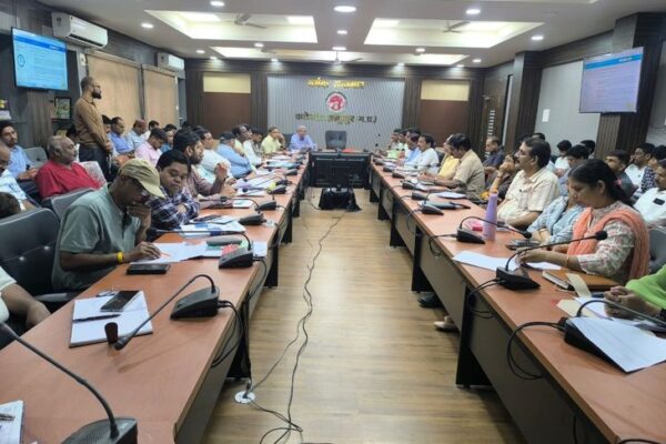 MP News: Delay in CM Helpline शिकायतें सुलझाने में, अनुपपुर अपर कलेक्टर ने अधिकारियों को दी निर्देश