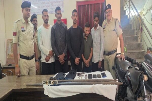 Robbery: जांजगीर चांपा में श्याम सुपर मार्केट में डकैती का प्रयास, 5 आरोपी गिरफ्तार, पिस्टल और जिंदा कारतूस बरामद