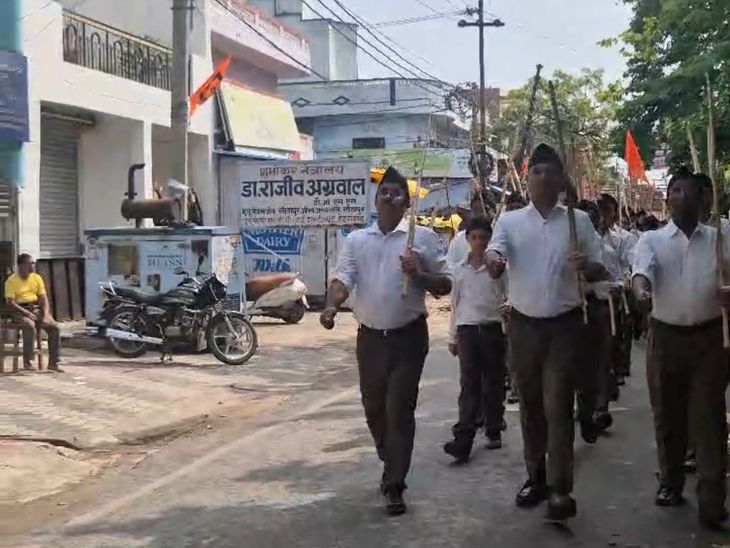 संघ शताब्दी वर्ष, दीनदयाल बस्ती में पथ संचलन:मुख्य वक्ता बोले-सनातन बचा रहेगा तो भारत बचा रहेगा