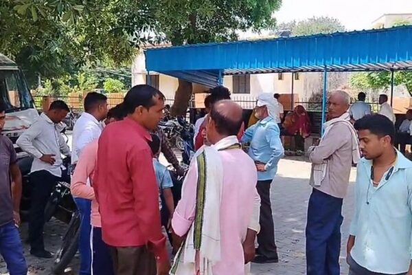 Poison: मैनपुरी में महिला की जहर खाने से मौत, ससुराल पक्ष पर जानकारी छिपाने का आरोप