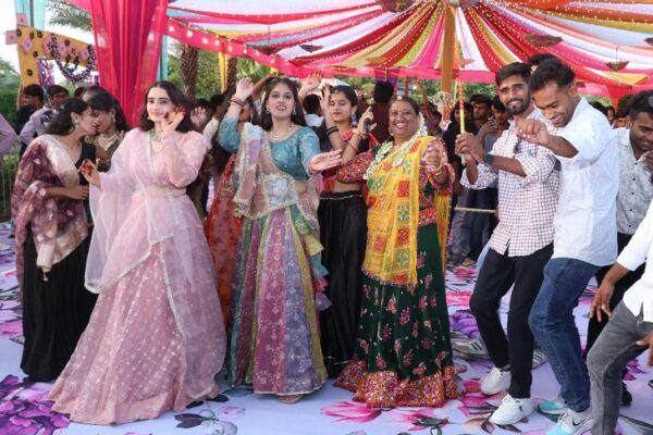 Rajasthan News: Dandiya महोत्सव में श्री विनायक कैंपस में ‘आयो रे शुभ दिन’ और ‘बरसो रे नगाडा’ जैसे गीतों पर झूमे विद्यार्थी