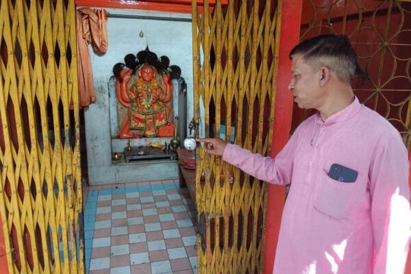 Theft: MP के टीकमगढ़ हनुमान मंदिर में चांदी के आभूषण की चोरी, पुलिस जांच में जुटी