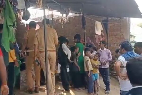 Hanging: उत्तर प्रदेश में नवविवाहित महिला का शव पंखे से लटका मिला, पुलिस ने किया पोस्टमार्टम के लिए भेजा