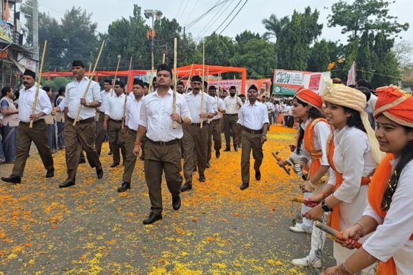 RSS: मंदसौर में स्थापना दिवस पर भव्य पथ संचलन, जगह-जगह हुआ स्वागत