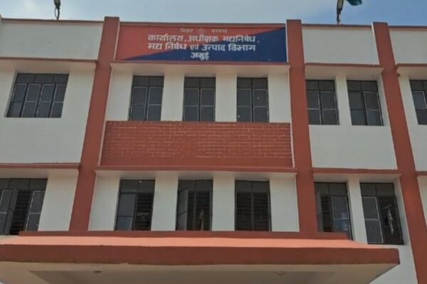Bihar News: Arrest of 3 शराब तस्कर, जमुई में 15 दिनों में 10 लाख रुपये से अधिक की शराब बरामद, बिहार-झारखंड सीमा पर अलर्ट