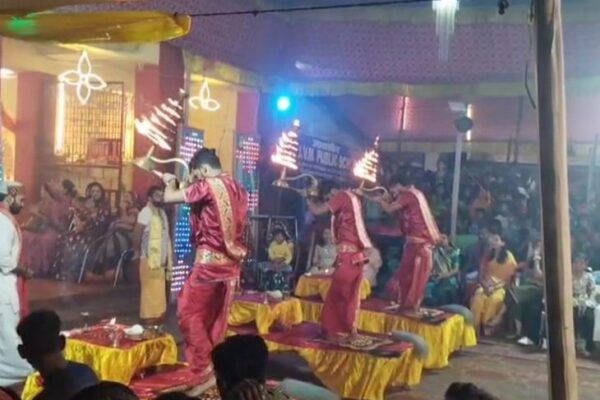 Mahadashami: चौथम राज दुर्गा मंदिर में महाआरती, वाराणसी से आए पंडितों ने की वैदिक और तांत्रिक विधि से पूजा