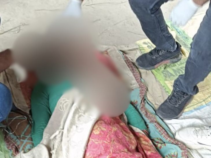 करनैलगंज के दूदी गांव में महिला की संदिग्ध मौत:पुलिस ने शव पोस्टमार्टम को भेजा, फॉरेंसिक टीम जांच में जुटी