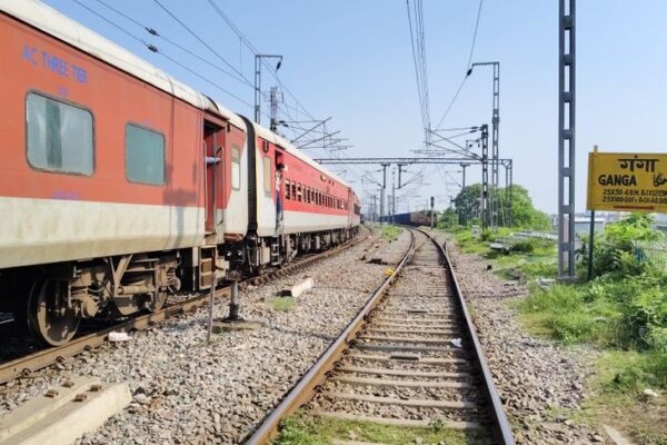 Speed: दिवाली बाद पुल पर कार्य, ट्रेनों की रफ्तार बढ़ेगी, लखनऊ मंडल में यात्रियों को मिलेगी बेहतर सुविधा, 160KM स्पीड से ट्रेनों को चलाने की तैयारी