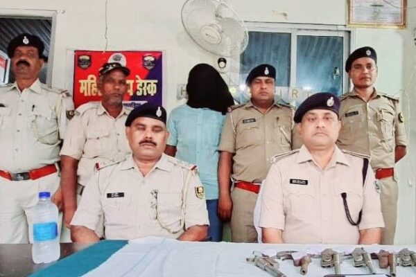 Arrest: खगड़िया में 6 देसी कट्टों के साथ हथियार तस्कर गिरफ्तार, समस्तीपुर में सप्लाई करने वाला था हथियार