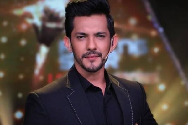 “Walk: आदित्य नारायण की सुबह की शुरुआत, लेकिन 12 फुट ऊँची छत वाले मुंबई घर में रहते हैं ज्यादातर दिन”