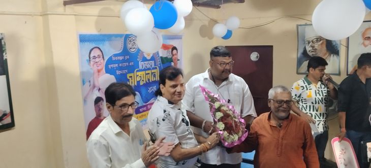 चित्तरंजन में मनाया विजया सम्मेलन, दुर्गापूजा कमेटियों के अध्यक्ष और सचिवों को अंगवस्त्र व स्मृतिचिह्न देकर किया गया सम्मानित
