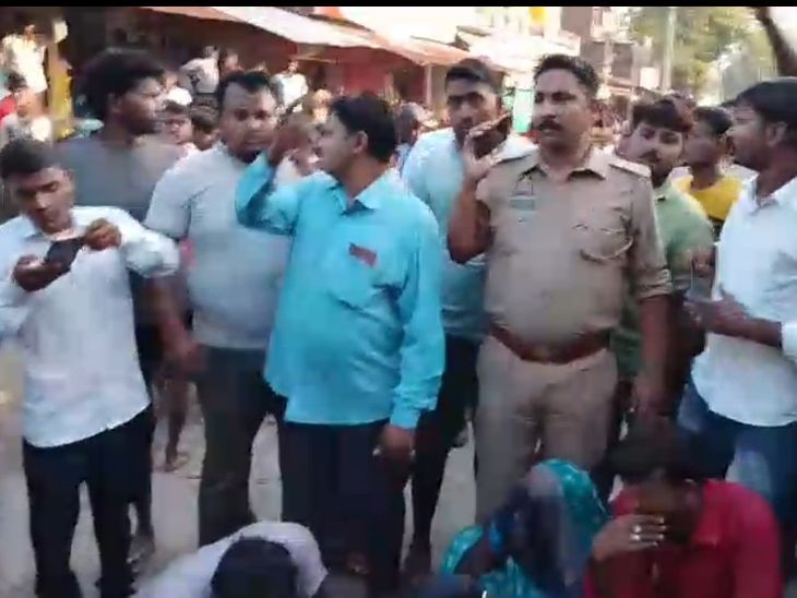 कौशांबी में युवक की करंट से मौत का मामला:अवर अभियंता, एएसओ, लाइनमैन पर FIR, पिता की तहरीर पर कार्रवाई