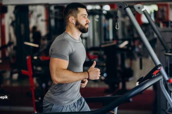“Fasted कार्डियो: क्या यह वजन घटाने में मदद करता है? यहाँ विज्ञान है”