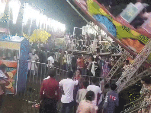 “Bihar News: Fight – गिद्धौर मेले में लाठी-बेल्ट से 2 पक्षों में मारपीट, नाव वाले झूले पर चढ़ने को लेकर विवाद, 6 युवक घायल”