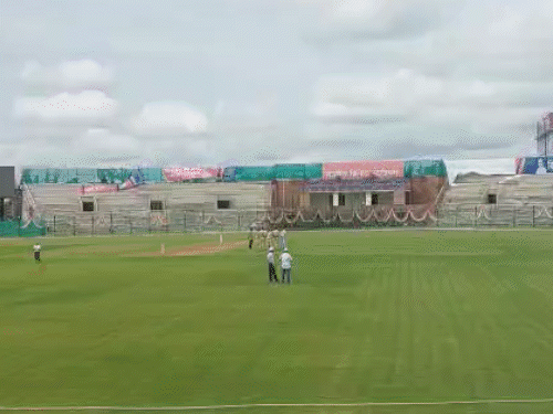 Stadium: अहमदाबाद के बाद बिहार में देश का दूसरा बड़ा स्टेडियम, VIDEO में देखें 40 हजार दर्शकों की बैठक क्षमता, पुणे की काली मिट्टी से बनी पिच