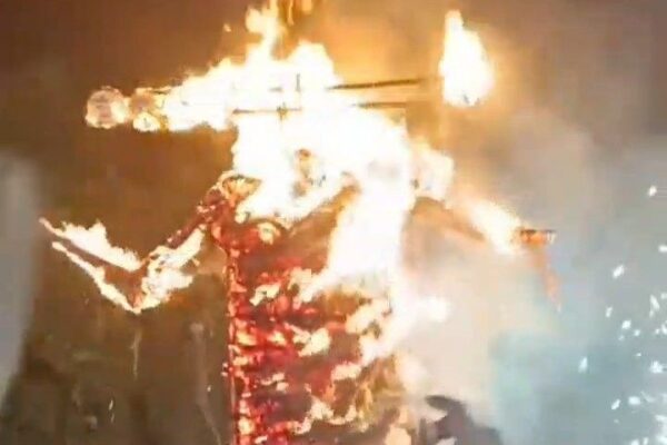Ravana Dahan: मोहनिया के दुर्गा पड़ाव में रावण दहन संपन्न, कैमूर में लाखों श्रद्धालु रहे मौजूद, फायर ब्रिगेड रही मुस्तैद