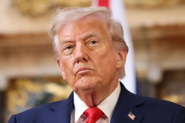 Tariffs: ट्रम्प का दावा, अमेरिका को बना रहा है ‘धनवान’