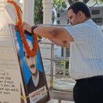 अंबेडकरनगर में गांधी-शास्त्री जयंती पर कार्यक्रम आयोजित:जिलाधिकारी ने चरखा चलाया, एसपी ने आदर्शों पर की चर्चा