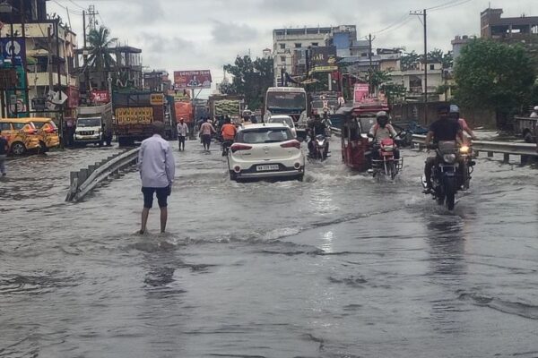 Flood: बेतिया में बारिश के बाद नदियों का जलस्तर बढ़ा, गंडक, पंडई समेत कई नदियों में उफान, बाढ़ को लेकर जिला प्रशासन ने जारी की एडवाइजरी