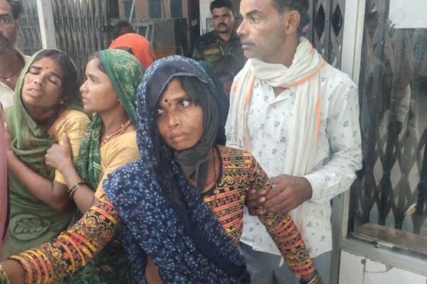 Violence: ललितपुर में मामूली विवाद में दो पक्षों में मारपीट, ग्राम प्रधान सहित 10 से अधिक लोग घायल, पुलिस ने दर्ज की FIR